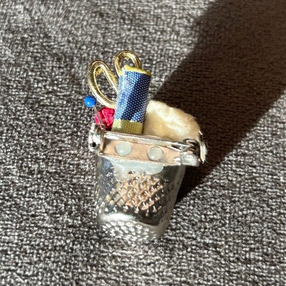 Vintage Sowing Basket Brooch - Picture 4 of 5